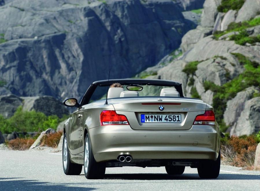  BMW 1-Series Convertible 2007 года  (фото 27 из 36)